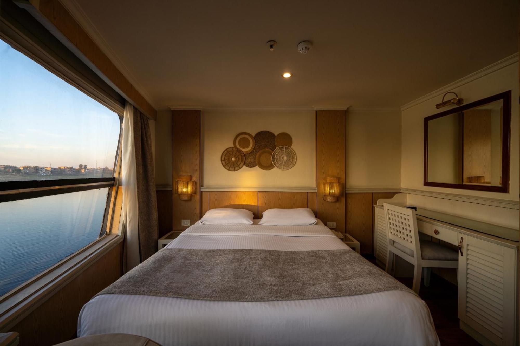Hotel Magic I Nile Cruise Deluxe Boat The Scheduled Departure Is On Saturday For A 7-Day Nile Cruise Luxor Exteriér fotografie