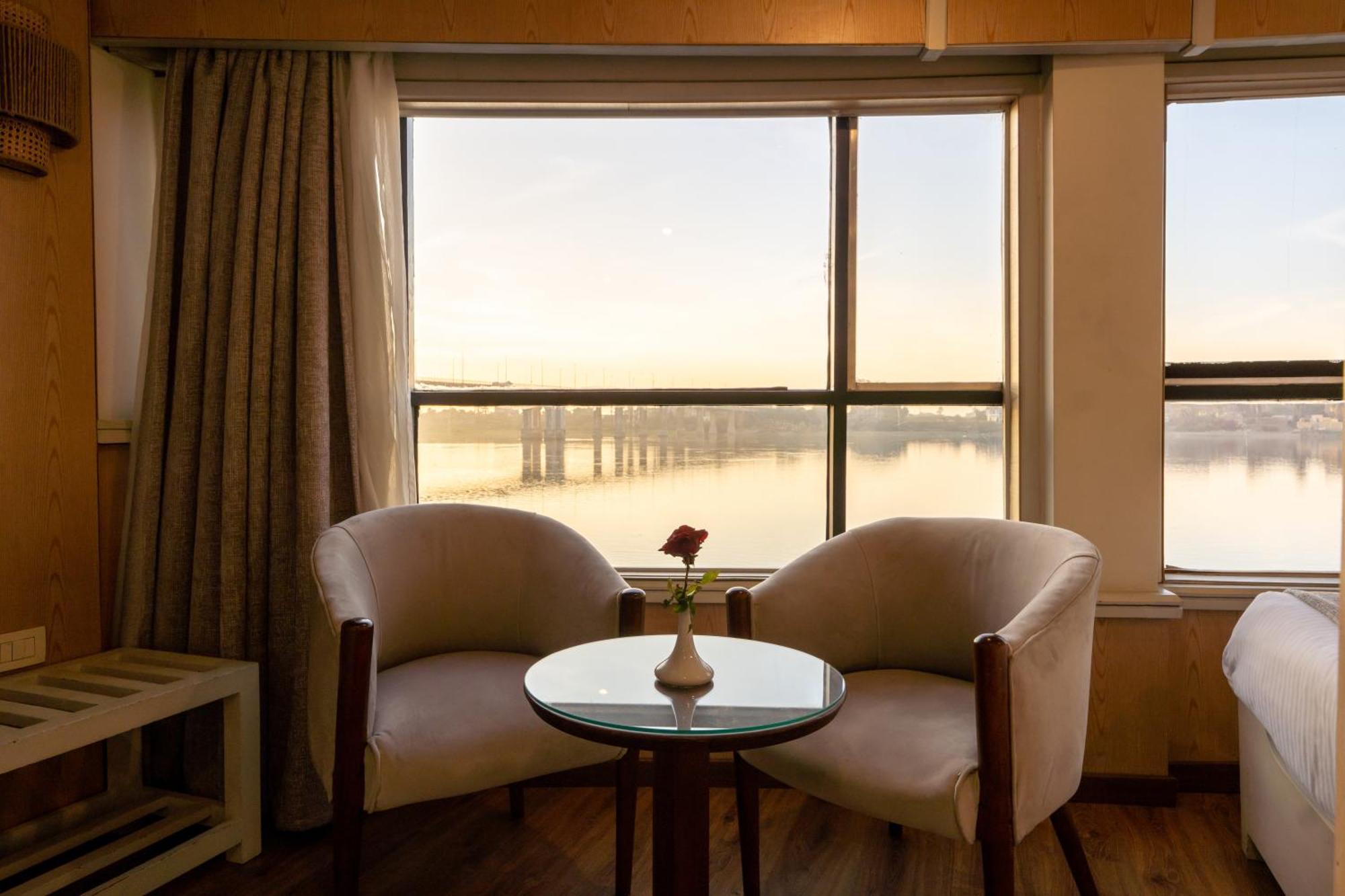 Hotel Magic I Nile Cruise Deluxe Boat The Scheduled Departure Is On Saturday For A 7-Day Nile Cruise Luxor Exteriér fotografie