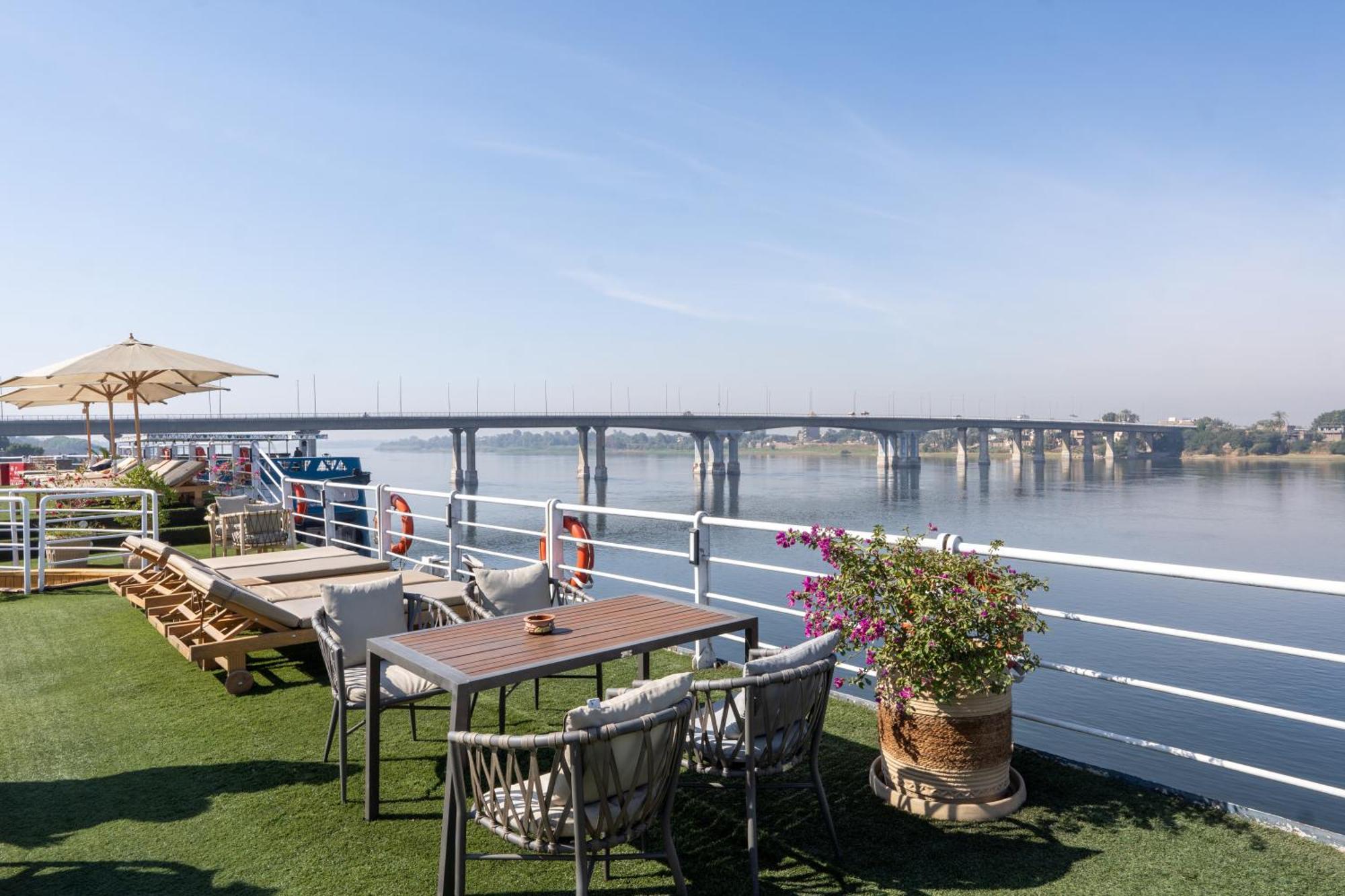 Hotel Magic I Nile Cruise Deluxe Boat The Scheduled Departure Is On Saturday For A 7-Day Nile Cruise Luxor Exteriér fotografie